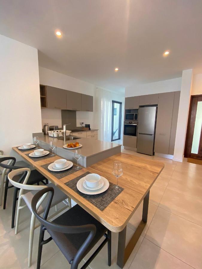 Eastern Blue - Sea View Luxury Apartment Poste Lafayette Bagian luar foto